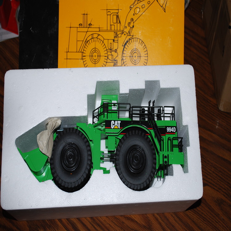Caterpillar 994D wheel loader Green