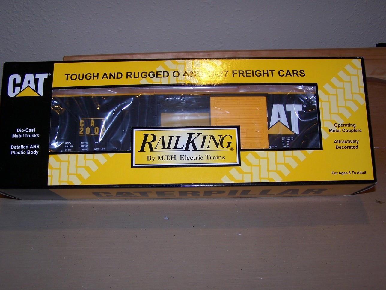 MTH Caterpillar box car